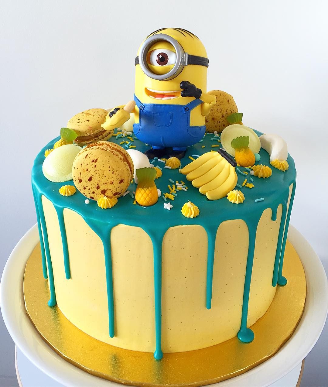 2 KG Minion customized Cake 2 KG Minion customized Cake