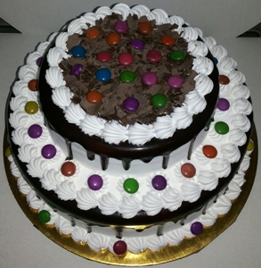 2 Kg Black Forest cake 2 Kg Black Forest cake